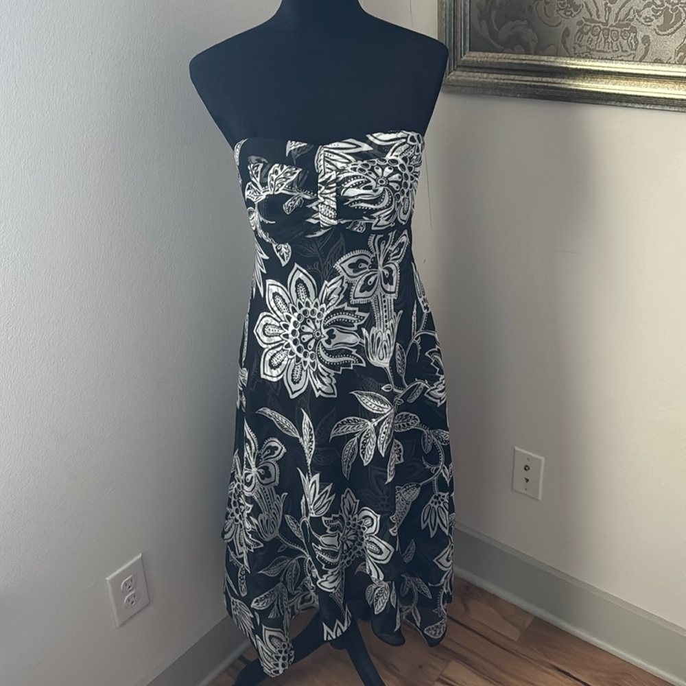 White House Black Market black white chiffon floral print strapless midi dress 4